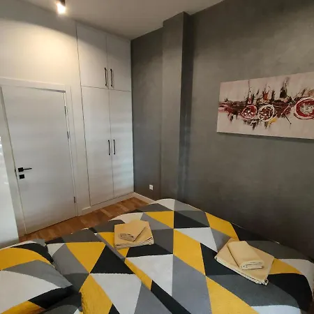 Center Dorcol Square Apartment